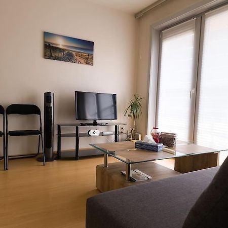 Cozy Studio With Pool Close To The Sea Oostende Bagian luar foto