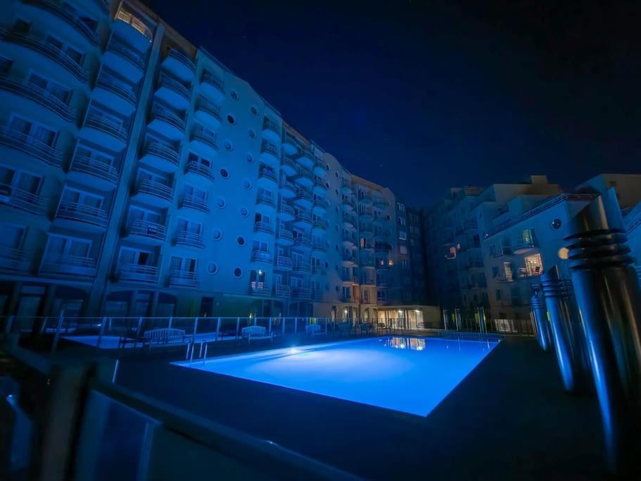 Cozy Studio With Pool Close To The Sea Oostende Bagian luar foto