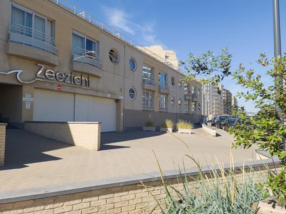 Cozy Studio With Pool Close To The Sea Oostende Bagian luar foto